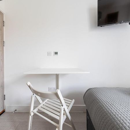 לונדון Functional Budget Stay With Wi-Fi And Laundry Facilities Near Tube Station מראה חיצוני תמונה