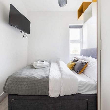 לונדון Functional Budget Stay With Wi-Fi And Laundry Facilities Near Tube Station מראה חיצוני תמונה