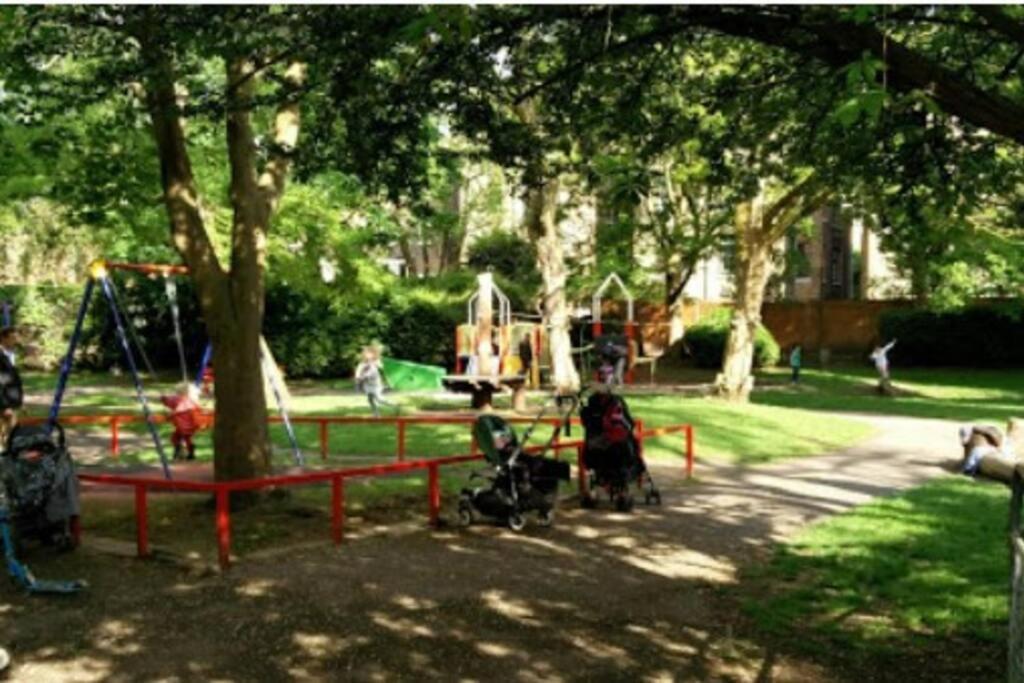 לונדון Functional Budget Stay With Wi-Fi And Laundry Facilities Near Tube Station מראה חיצוני תמונה