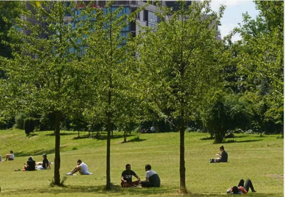 לונדון Functional Budget Stay With Wi-Fi And Laundry Facilities Near Tube Station מראה חיצוני תמונה