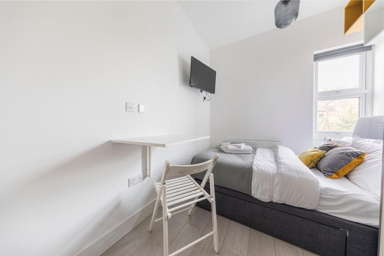 לונדון Functional Budget Stay With Wi-Fi And Laundry Facilities Near Tube Station מראה חיצוני תמונה