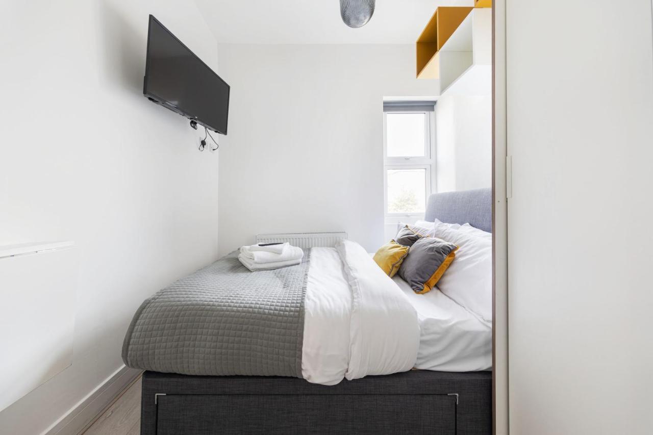 לונדון Functional Budget Stay With Wi-Fi And Laundry Facilities Near Tube Station מראה חיצוני תמונה